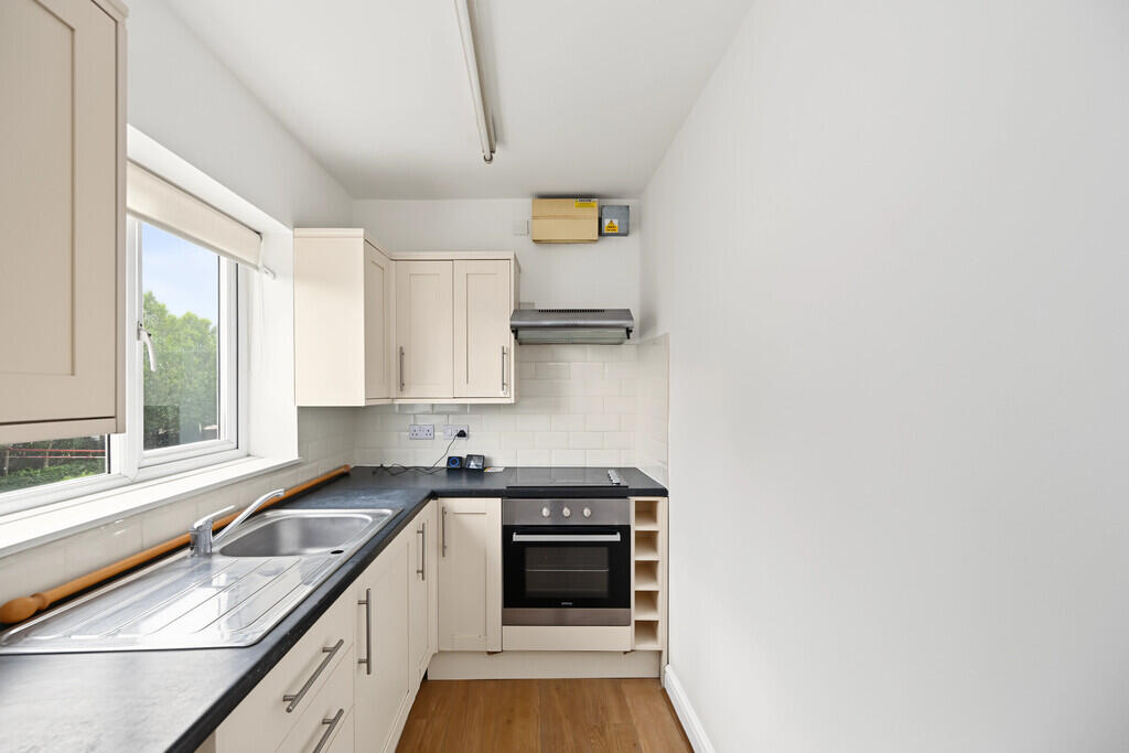 Apartment in Rugby, Warwickshire - View 4
