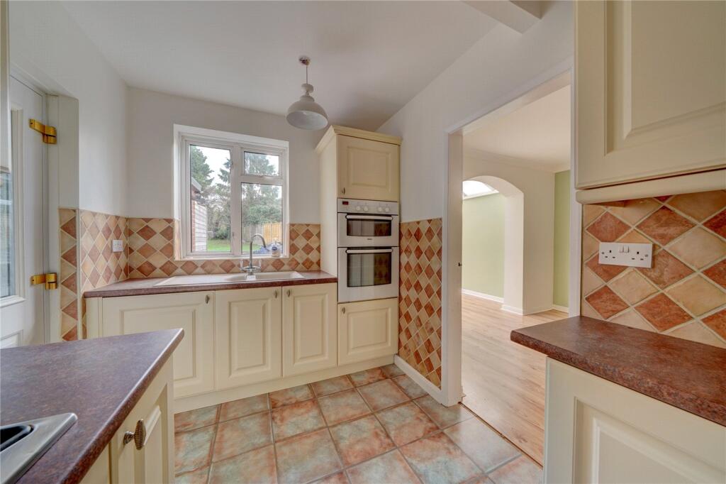 Stalls Farm Road, Droitwich, Worcestershire, WR9 - View 3