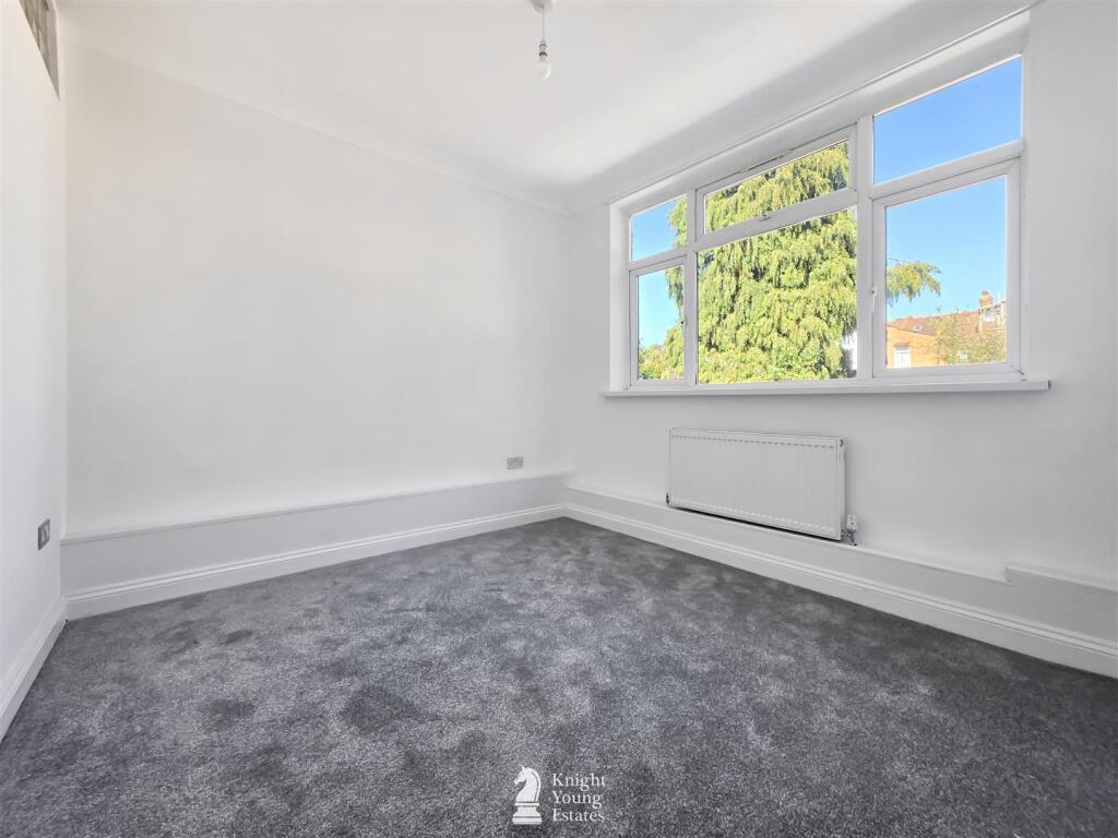 Apartment in Twickenham - View 3