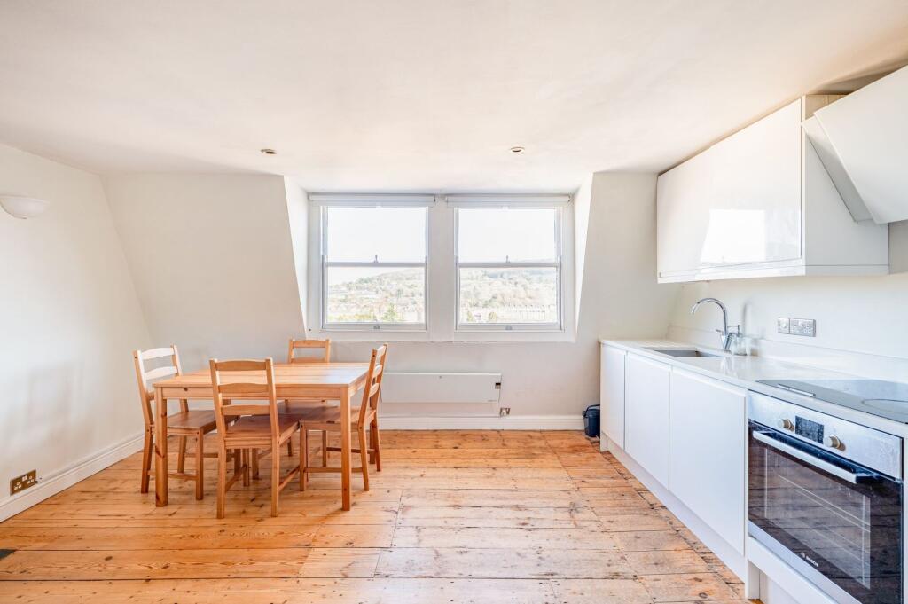 Apartment in Bath, Walcot - More