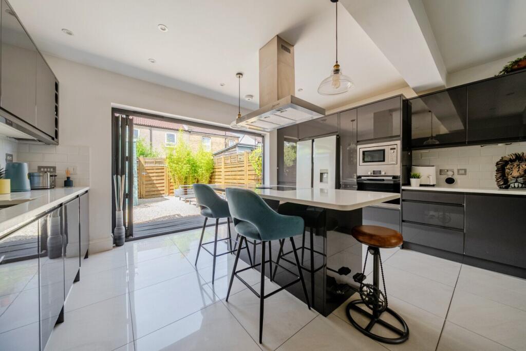 House in Bromley - View 2
