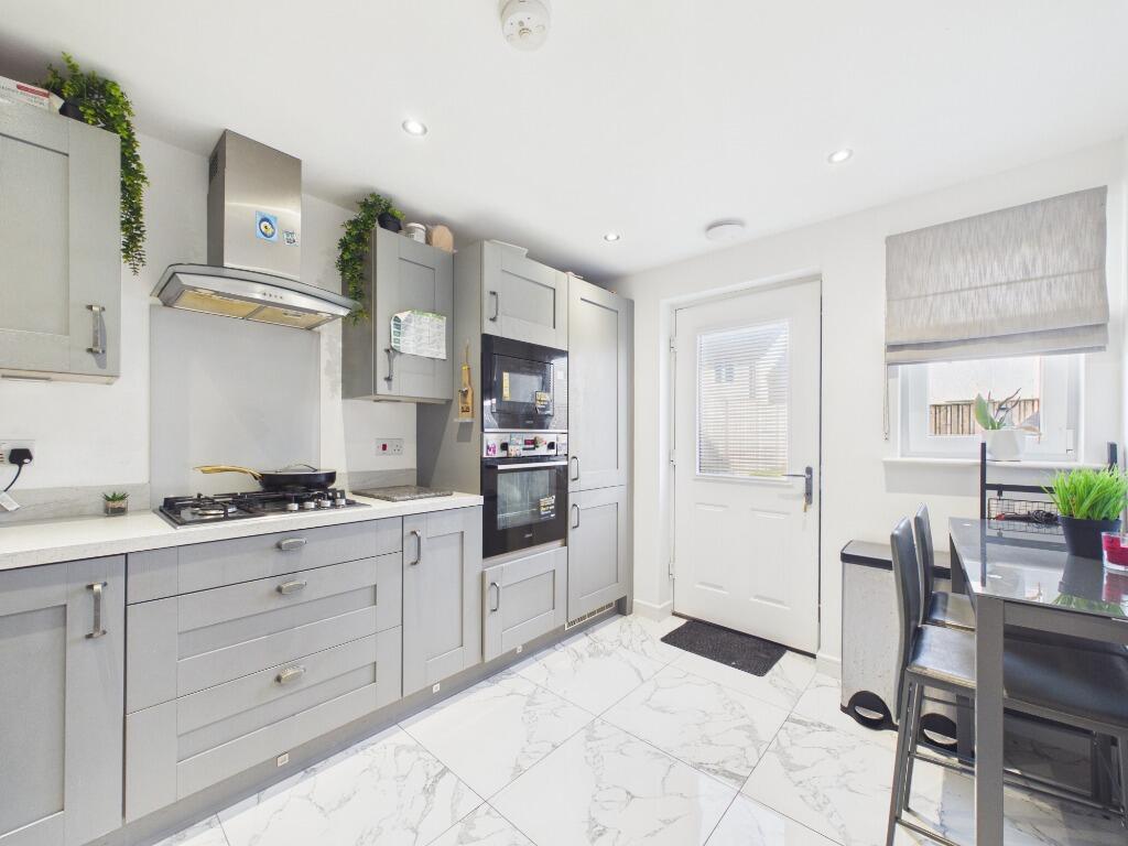 House in Glasgow, South Lanarkshire - More
