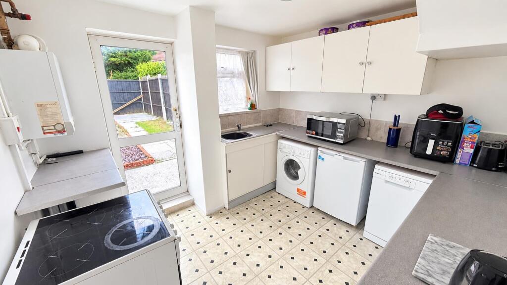 House in Waltham Cross, Cheshunt - View 5