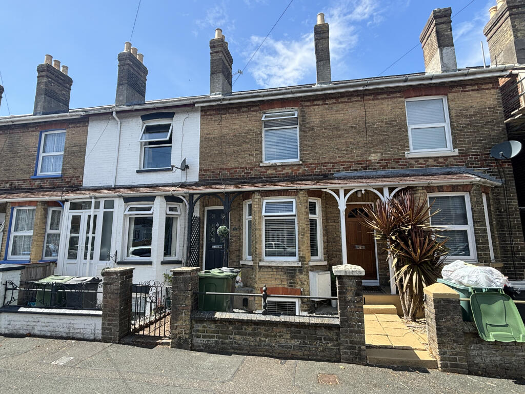 3-bed terraced on Adelaide Grove, East Cowes, Isle of Wight, £235,000