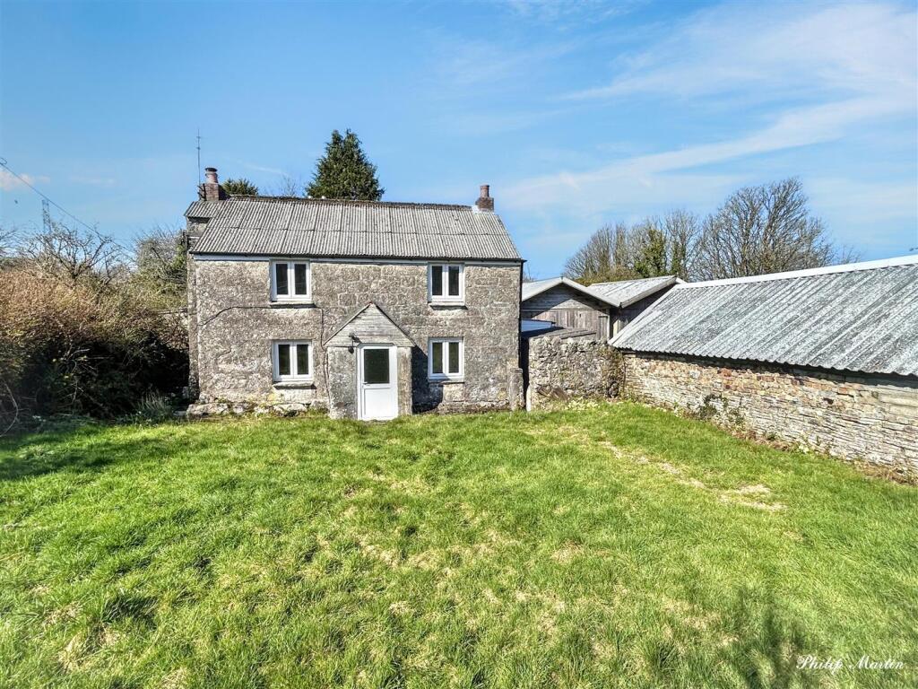 2-bed house on Roche, St. Austell, £250,000