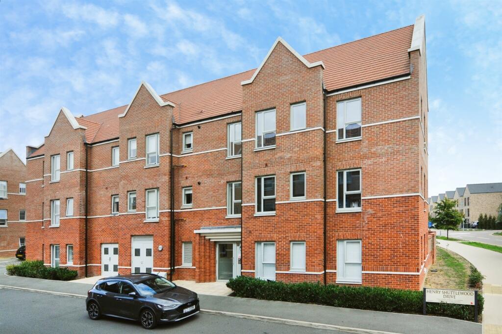 1-bed flat on Henry Shuttlewood Drive, Chelmsford Garden, Chelmsford, £220,000