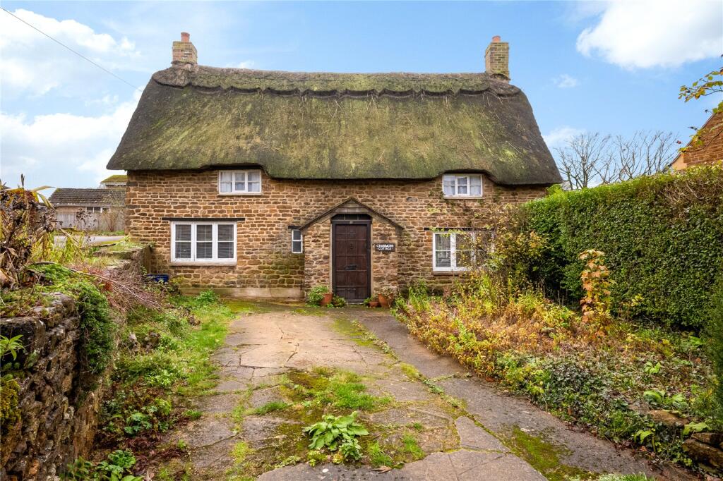 Main image of property: Glovers Lane, Middleton Cheney, Oxfordshire, OX17