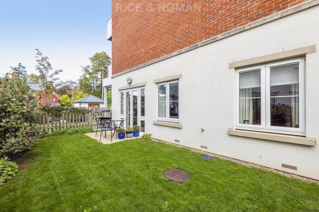 3-bed house on Lynwood Village, Ascot, £750,000