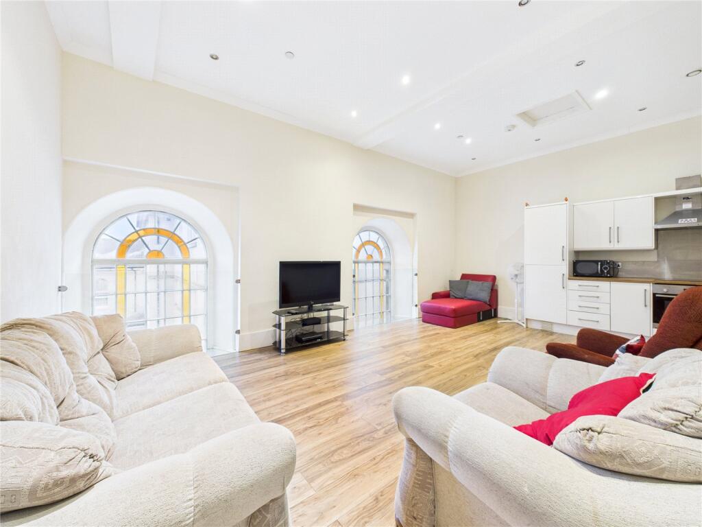 1-bed apartment on Blackhorse Road, Kingswood, Bristol, BS15, £200,000