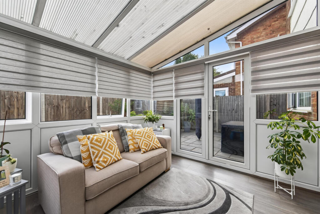 House in Luton, Leighton-Linslade - More