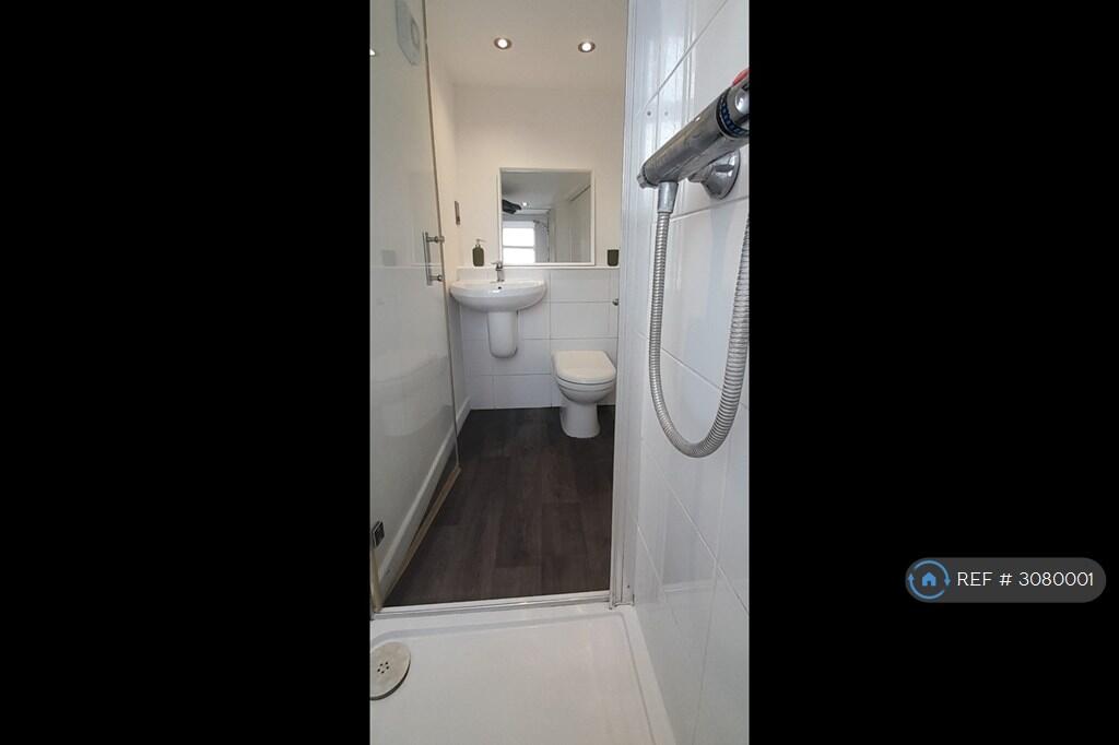 Apartment in Stoke-on-Trent - More