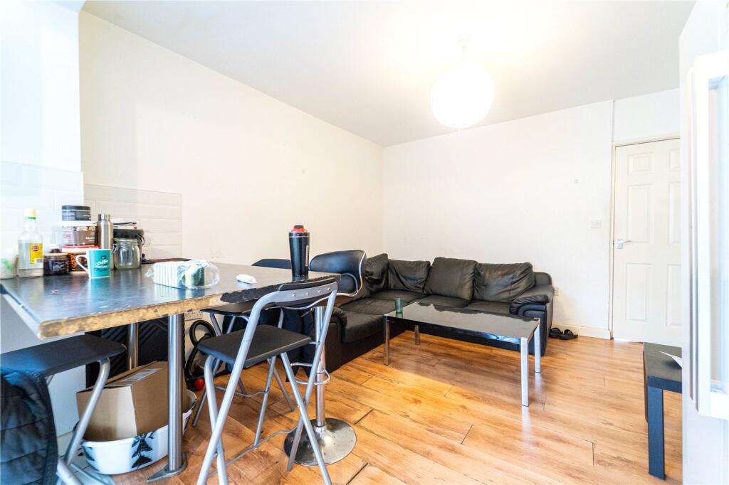 6 bedroom house for rent