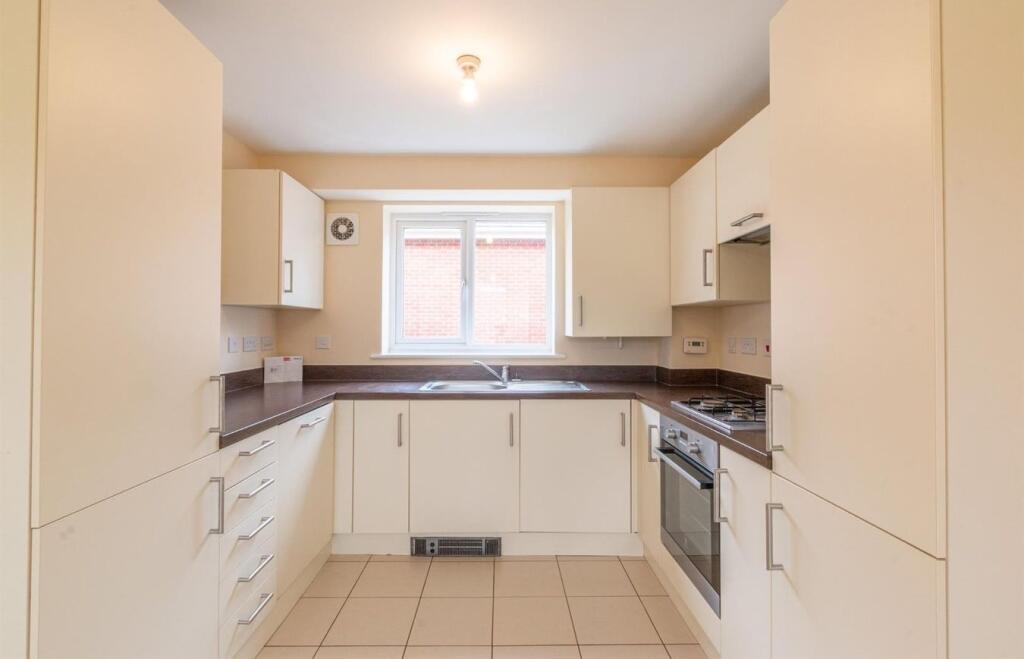 House in Gloucester - View 3