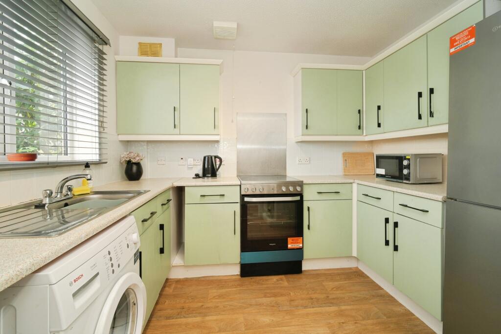Lime Tree Square, Shipley, BD18 photo 4