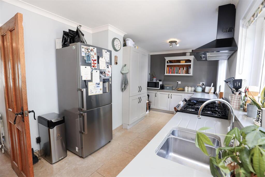 Dinefwr, Ewenny Road, St Brides Major, Vale Of Glamorgan, CF32 0SB - View 5