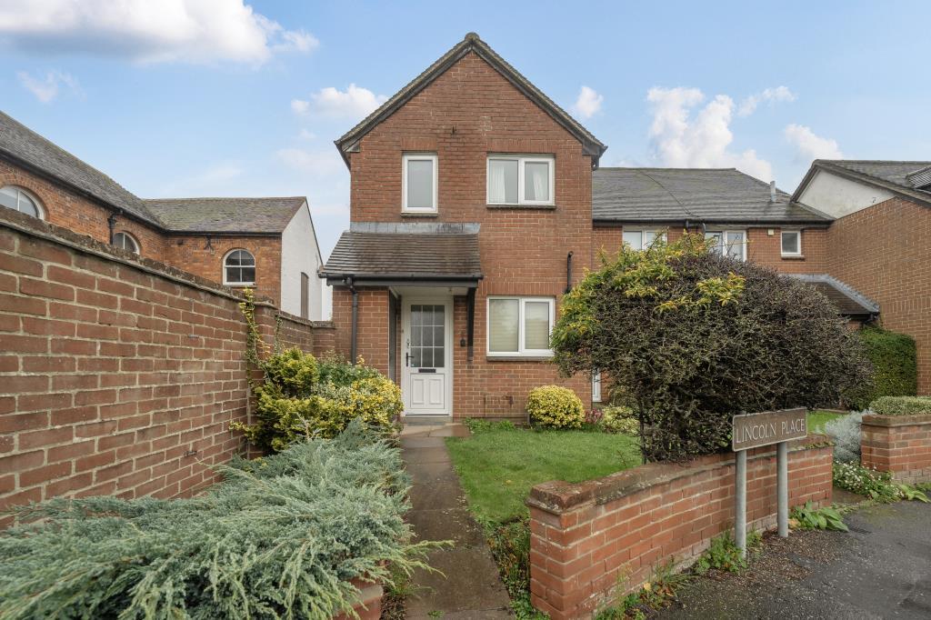 2-bed terraced on Lincoln Place,  Thame, Oxfordshire, OX9, £300,000