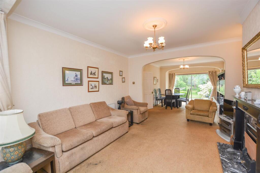Hogarth Avenue, Brentwood photo 2