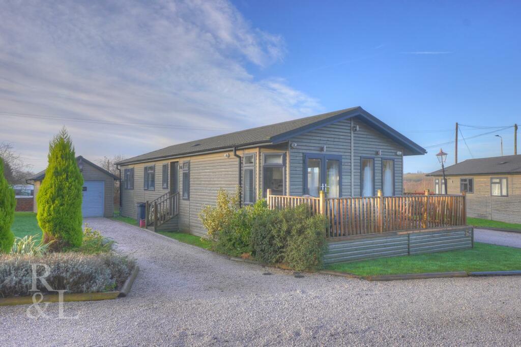 3-bed caravan on Spring Cottage Road, Overseal, £220,000