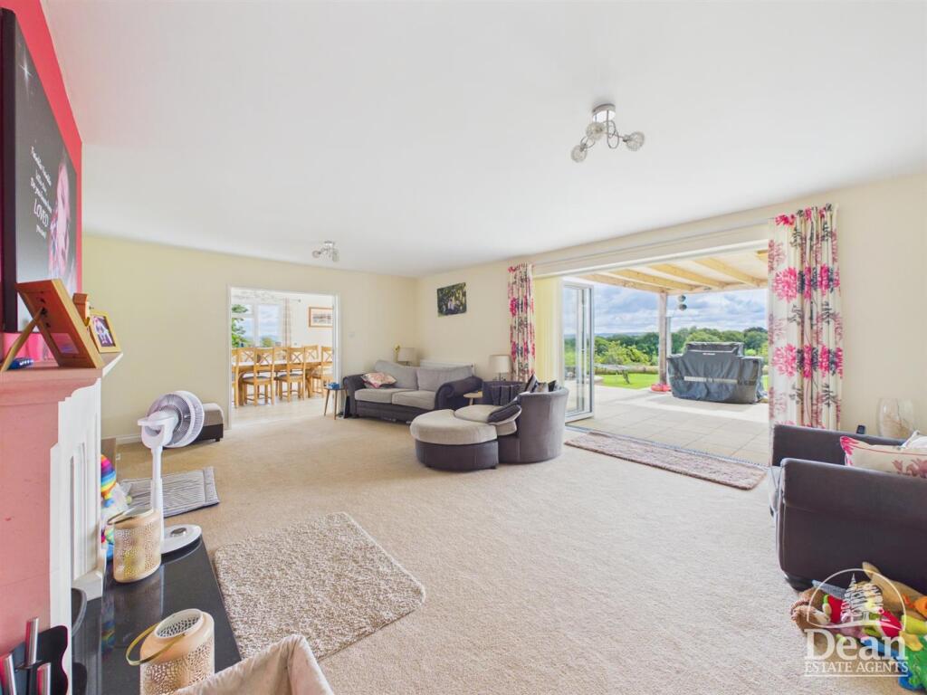 House in Forest of Dean, Awre - More