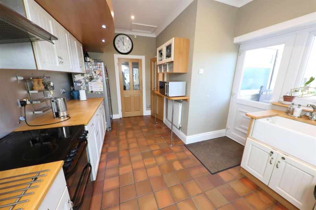 House in Doncaster, Scawthorpe - View 4