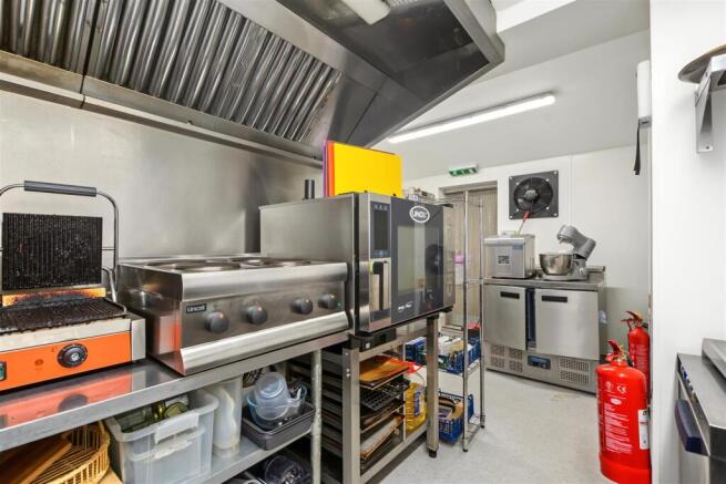 Kitchen_2.jpeg