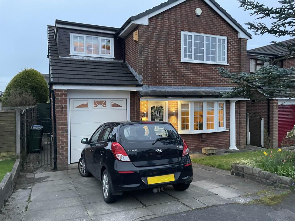 Main image of property: 1 Lincoln Close, Ashton Under Lyne, OL6 8BS