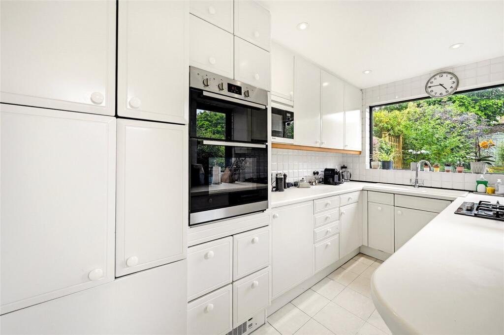 5 bedroom terraced house for rent