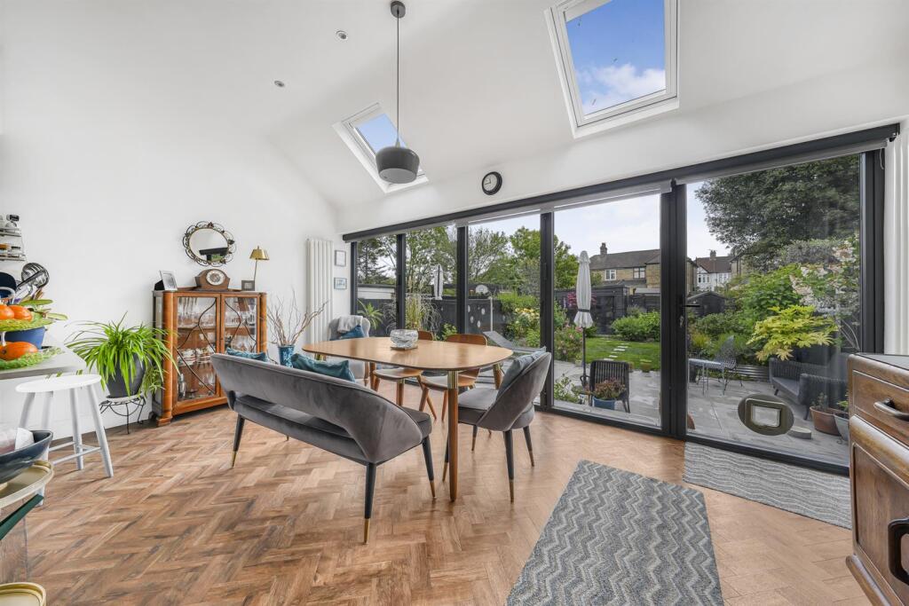 Balgonie Road, North Chingford, E4 - View 3