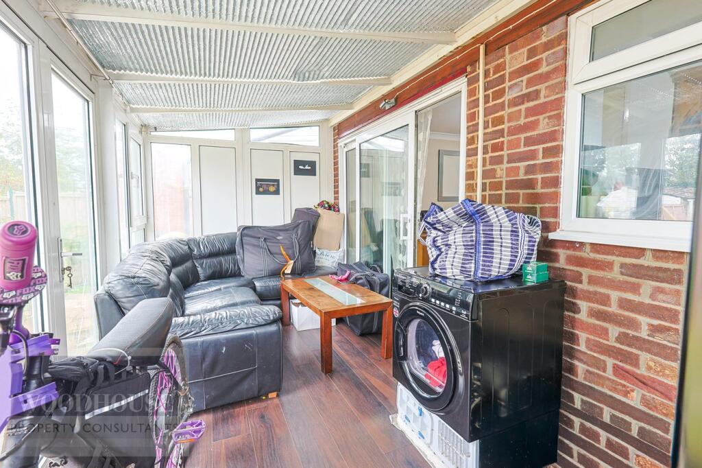 House in Broxbourne, Hertfordshire - More