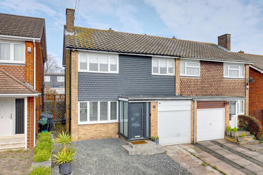 Main image of property: Hilltop Close, Cheshunt, EN7