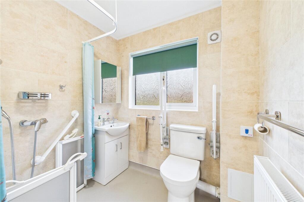 Wakeford Court, Silchester Road, Pamber Heath, Tadley, RG26 photo 4