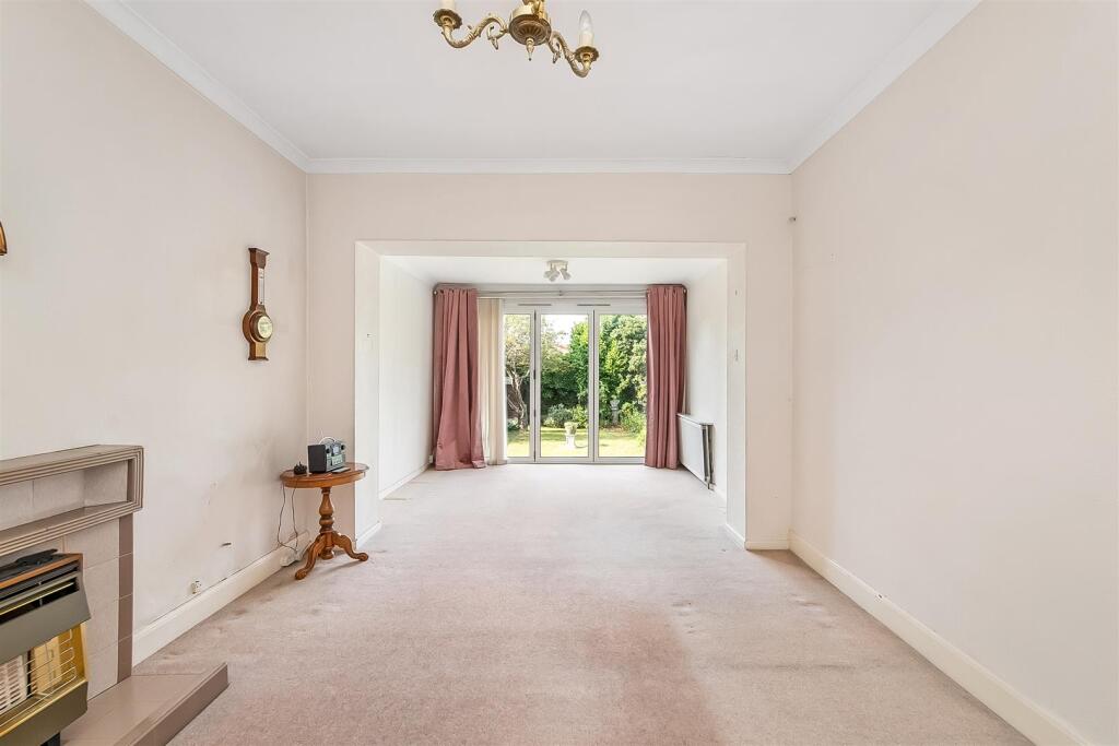 House in Sutton - More