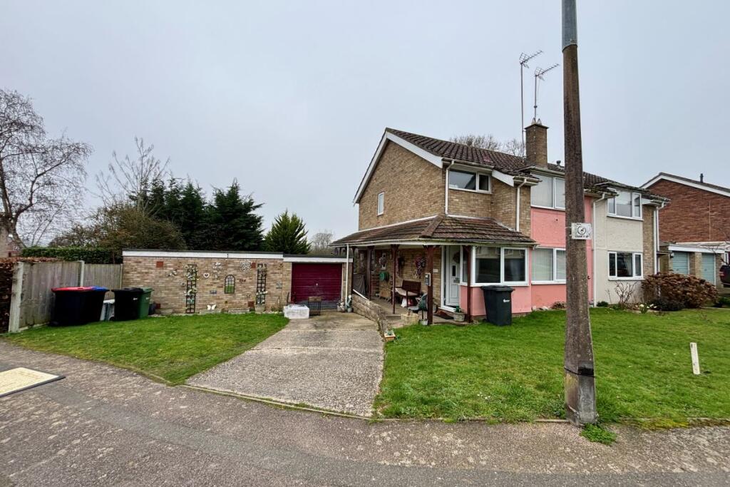 Main image of property: 1 Oddcroft, Colne Engaine, Colchester, Essex, CO6 2ET