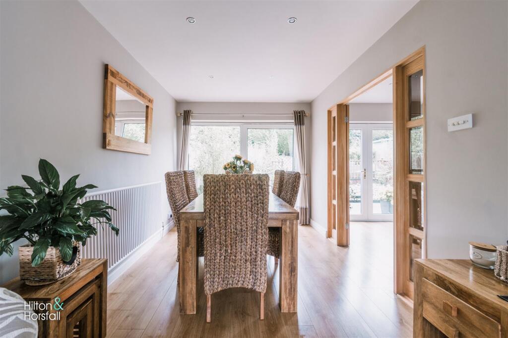 Townfield Avenue, Worsthorne photo 3