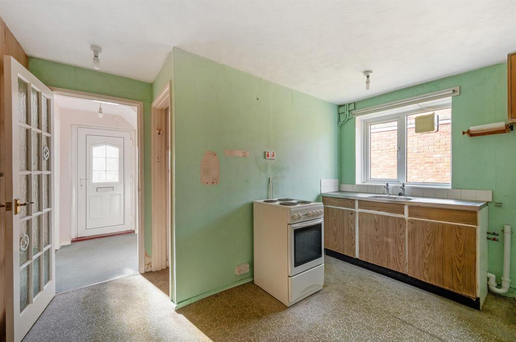 House in Basingstoke and Deane, Mill Springs, Whitchurch - More