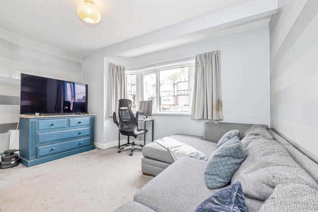 House in Three Rivers, Croxley Green - View 2