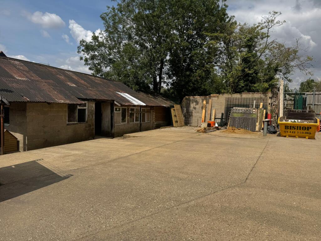 Main image of property: Rear of 112 Piccotts End, Hemel Hempstead, HP1 3AU
