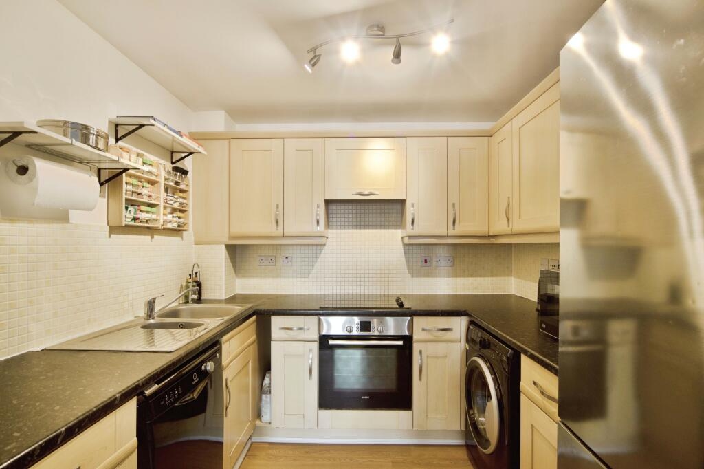 Apartment in Enfield - View 4