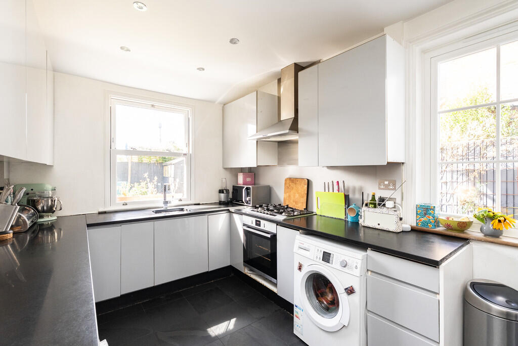 House in Mole Valley, Rose Hill, Dorking - View 3