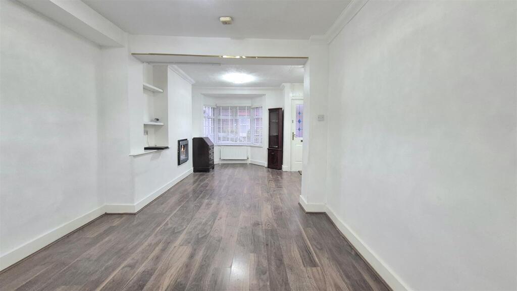House in Luton - View 2