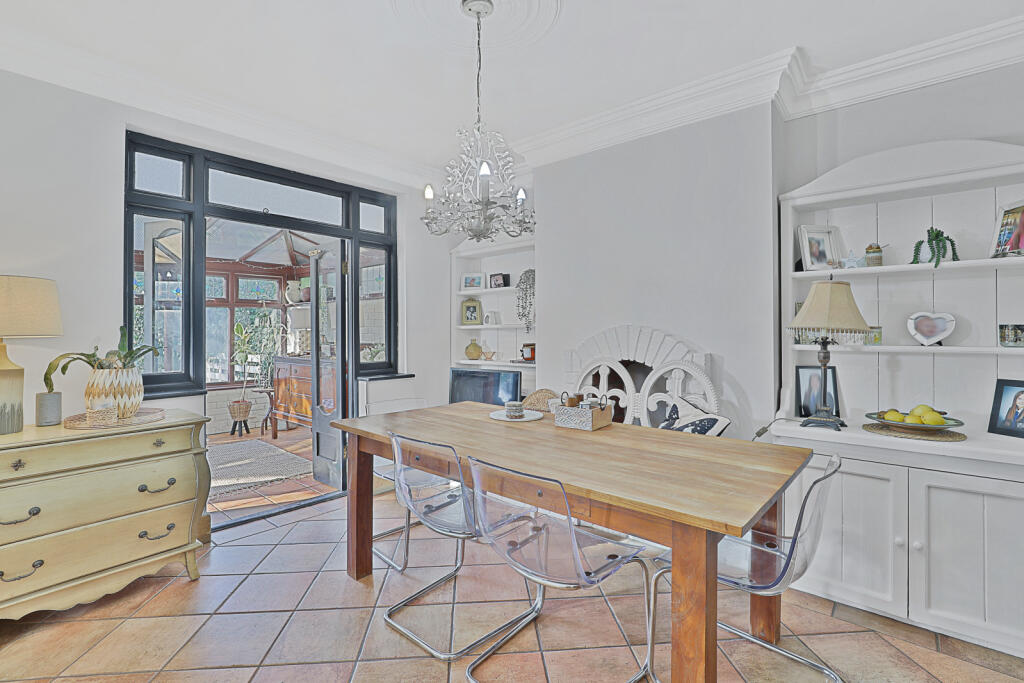 Romford Road, Chigwell, IG7 photo 3
