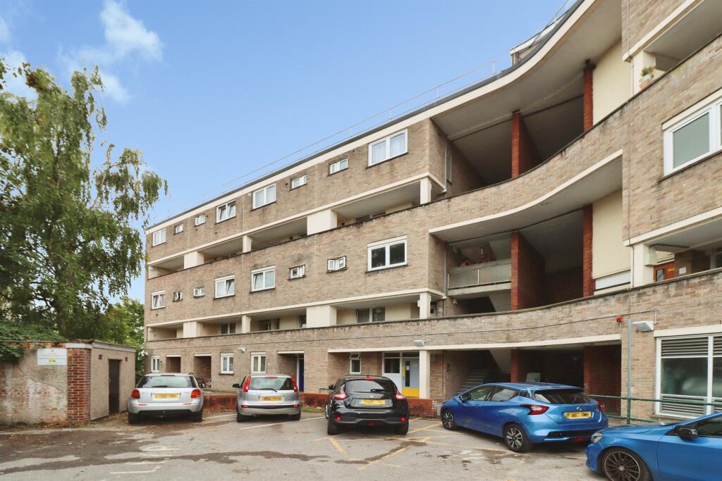 Apartment in Bristol - More
