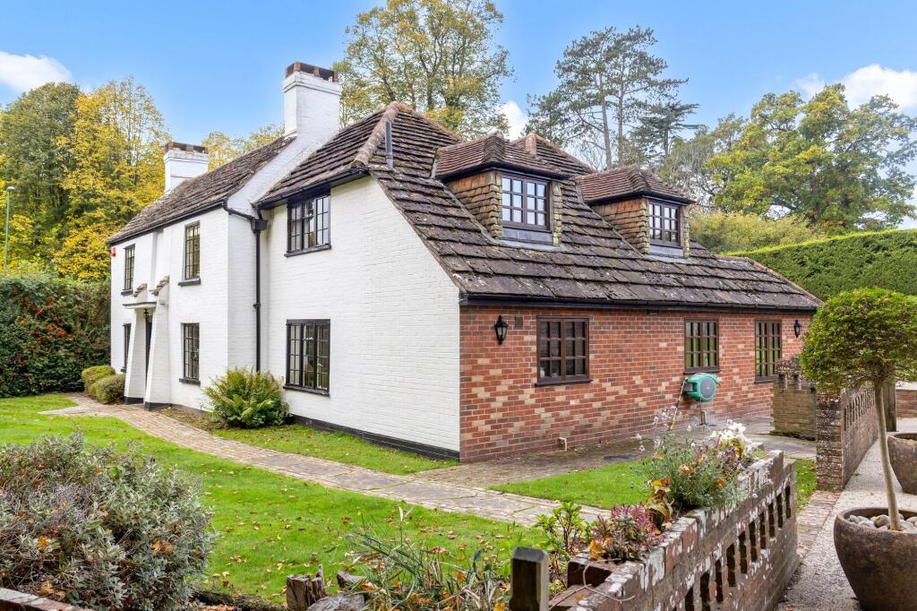 House in Horsham, Highwood - View 4