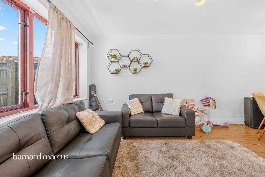 House in Croydon - View 3