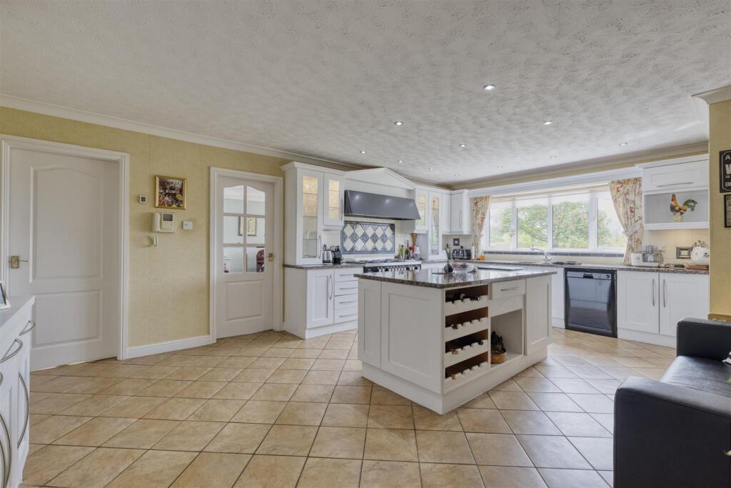London Road, Stapeley, Nantwich, Cheshire photo 4