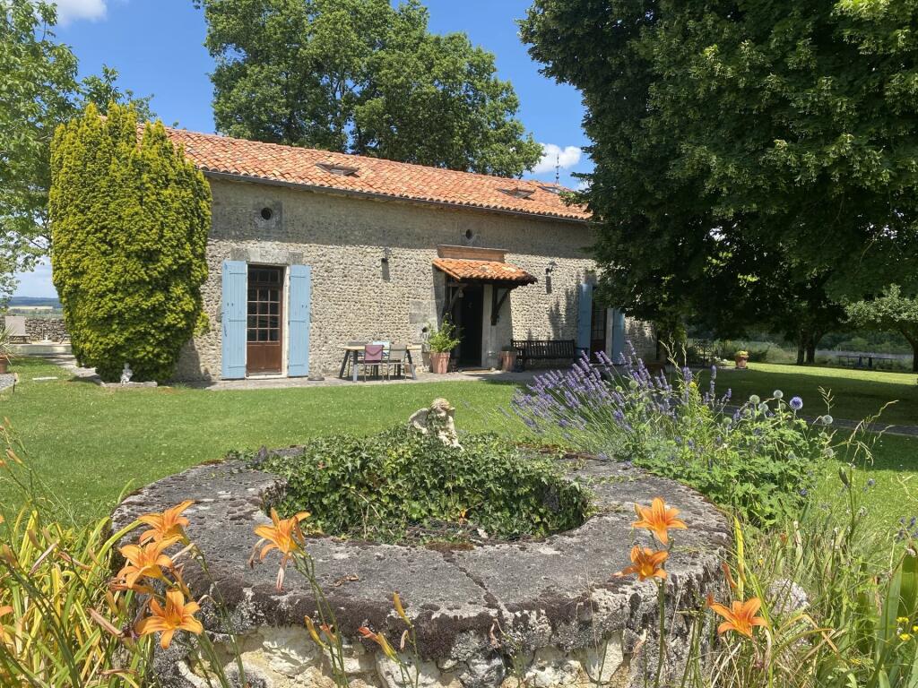 Main image of property: Aubeterre-Sur-Dronne, Poitou-Charentes, 16390, France