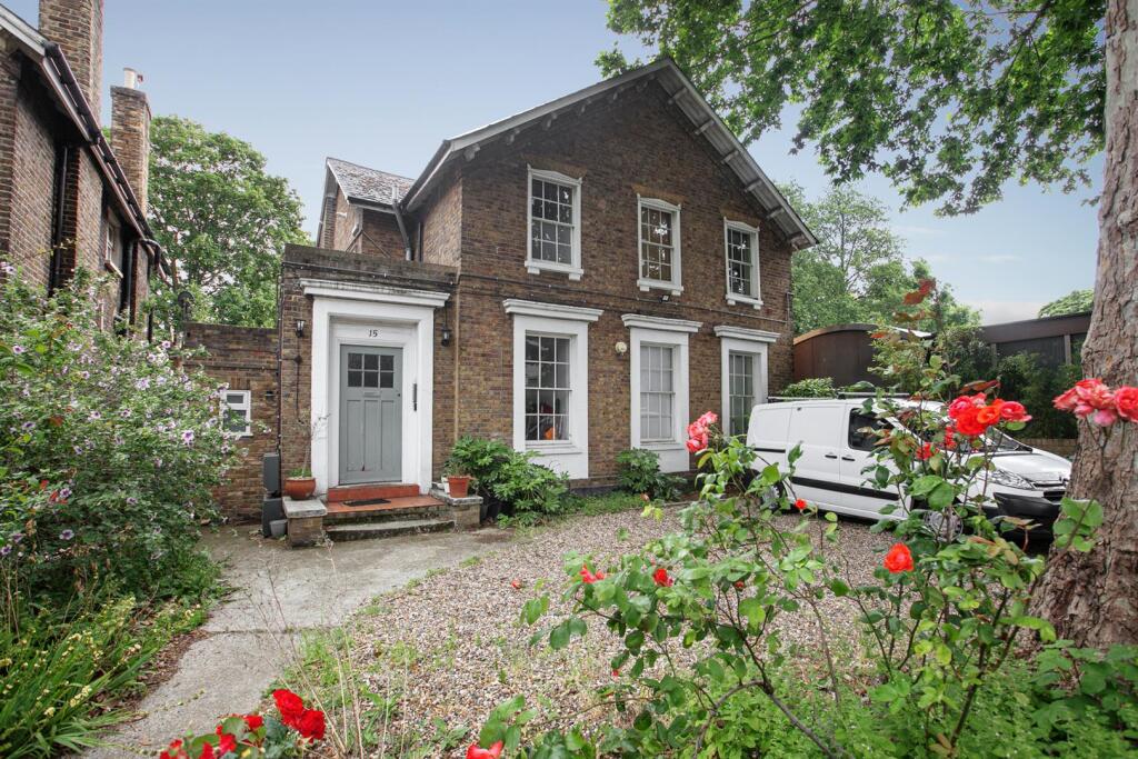 Apartment in London, Clifton Estate, Peckham - More