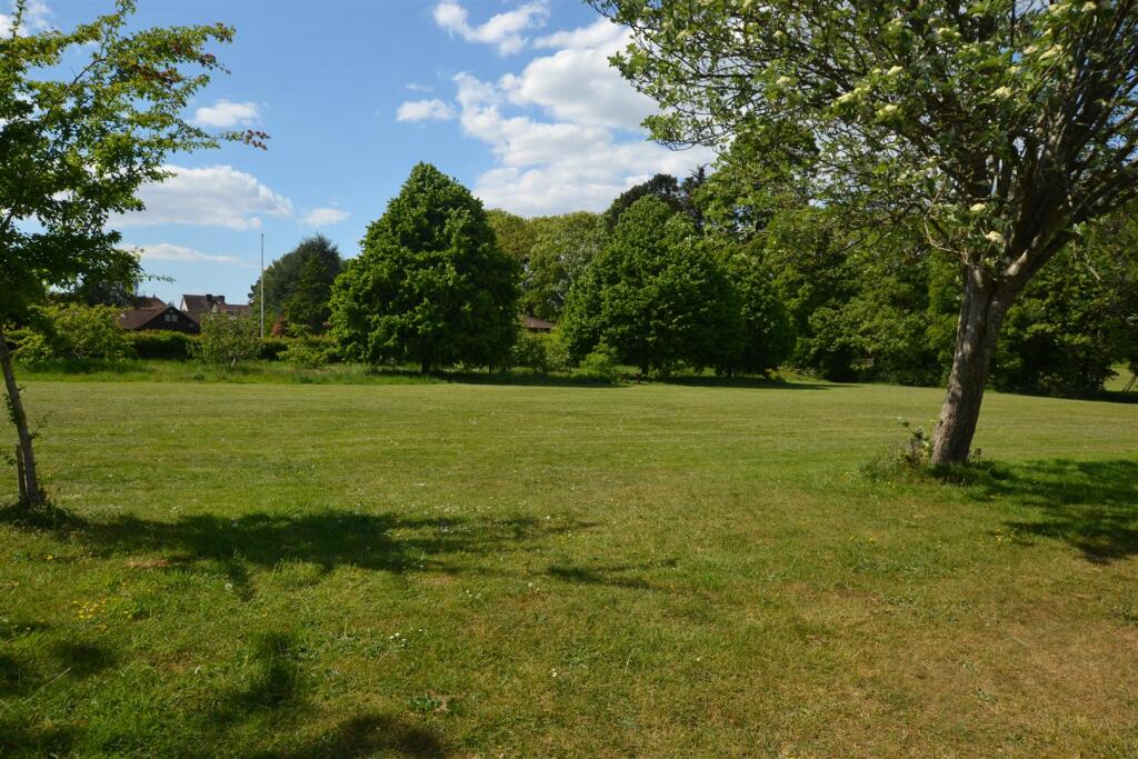 Birdlip Close, Nailsea photo 2