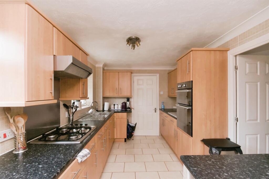 Grasmere Close, Eastbourne photo 4