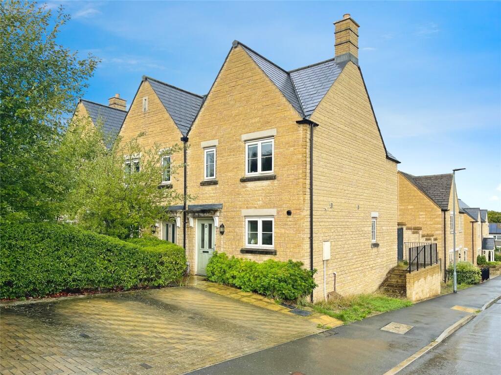 2-bed terraced on Spire View, Cirencester, GL7, £325,000